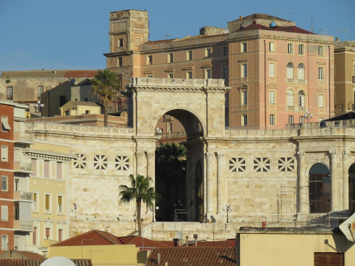 Luna Rossa Rooms Cagliari Bagian luar foto