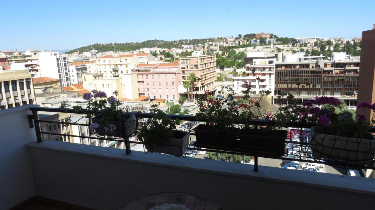 Luna Rossa Rooms Cagliari Bagian luar foto