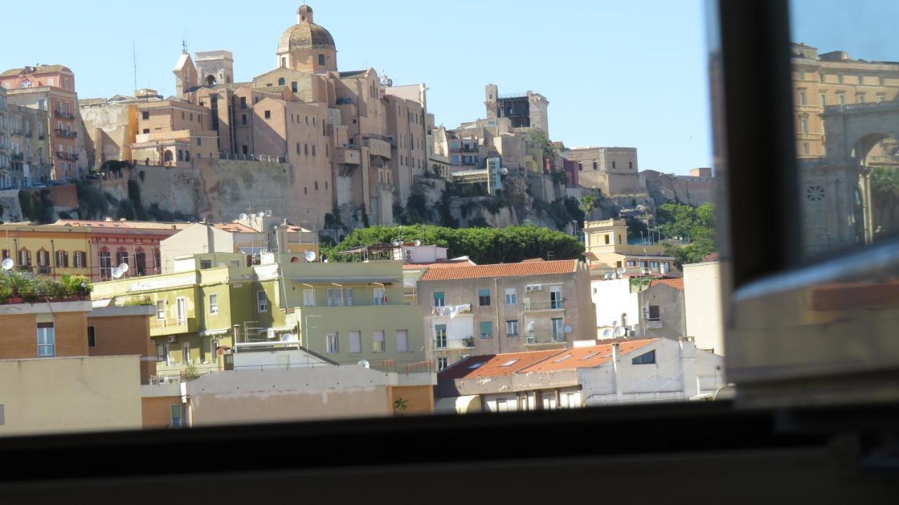 Luna Rossa Rooms Cagliari Bagian luar foto