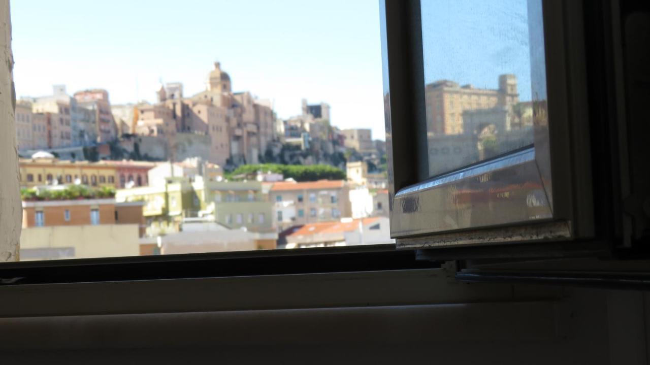 Luna Rossa Rooms Cagliari Bagian luar foto