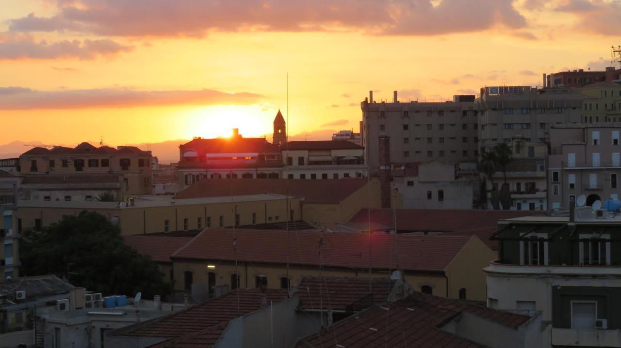 Luna Rossa Rooms Cagliari Bagian luar foto