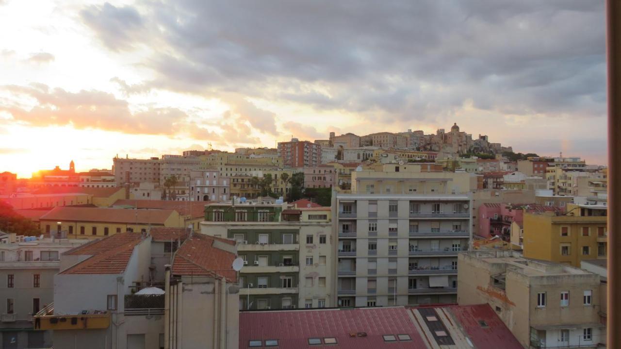 Luna Rossa Rooms Cagliari Bagian luar foto