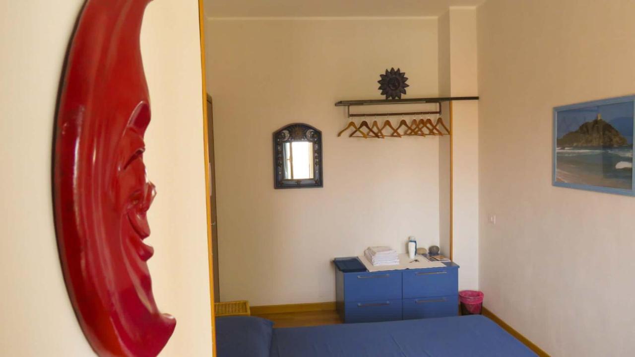 Luna Rossa Rooms Cagliari Bagian luar foto