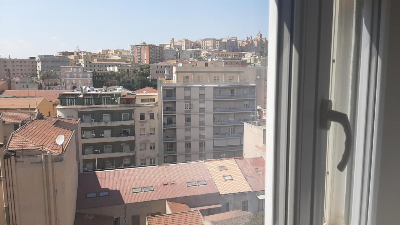 Luna Rossa Rooms Cagliari Bagian luar foto